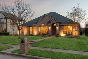 12113 Rushing Creek Dr, Frisco, TX 75035 - Photo 2