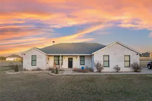 335 Brazos W Dr, Mineral Wells, TX 76067 - Photo 1