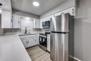 5402 Holly Trail, Arlington, TX 76016 - Photo 2