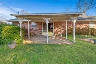 410 S Bois Darc St, Blossom, TX 75416 - Photo 16