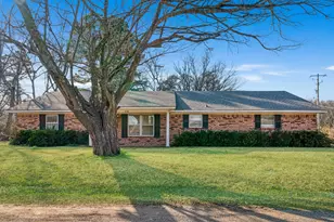 410 S Bois Darc St, Blossom, TX 75416 - Photo 1