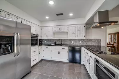 206 Edgewood Drive, Highland Village, TX 75077 - Photo 10