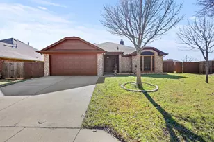 313 Palm St, Crowley, TX 76036 - Photo 2