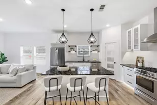 901 Elsbeth St, Dallas, TX 75208 - Photo 16