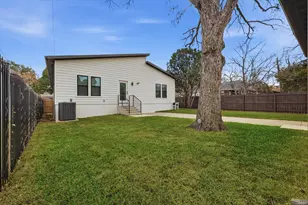901 Elsbeth St, Dallas, TX 75208 - Photo 36