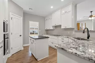 117 Lost Oaks Dr, Waco, TX 76705 - Photo 12