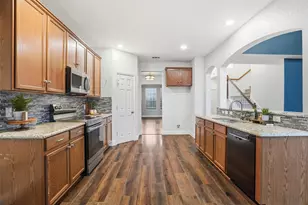 508 Lakeview Cir, Burleson, TX 76028 - Photo 10