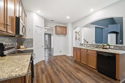 508 Lakeview Circle, Burleson, TX 76028 - Photo 8