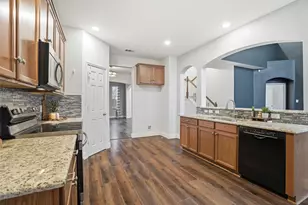 508 Lakeview Cir, Burleson, TX 76028 - Photo 8