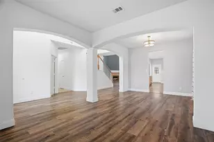 508 Lakeview Cir, Burleson, TX 76028 - Photo 6