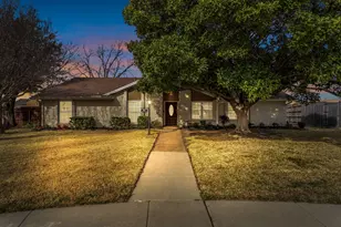 2521 Canterbury Ct, Carrollton, TX 75006 - Photo 2