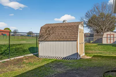 105 Canterbury Drive, Saginaw, TX 76179 - Photo 32