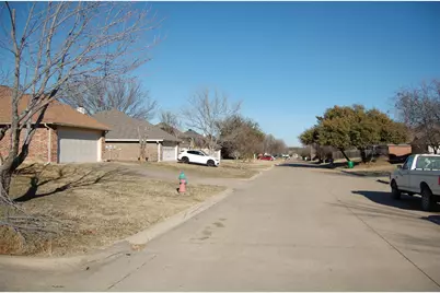 5608 Fairway Circle, Haltom City, TX 76117 - Photo 4