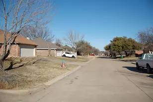 5608 Fairway Cir, Haltom City, TX 76117 - Photo 4