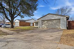 3514 Brookhurst Ln, Arlington, TX 76014 - Photo 2