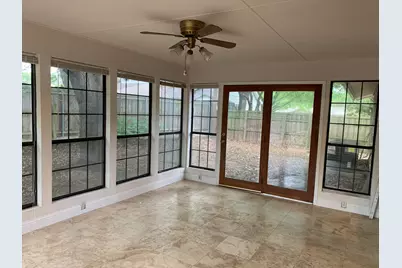 913 W Northgate Drive, Irving, TX 75062 - Photo 2