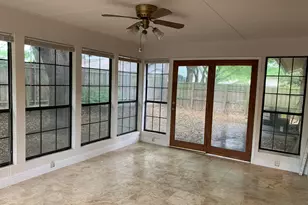 913 W Northgate Dr, Irving, TX 75062 - Photo 2