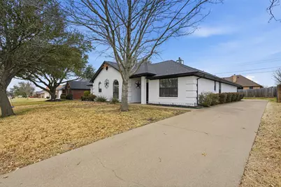 1602 Hyde Park Boulevard, Cleburne, TX 76033 - Photo 2