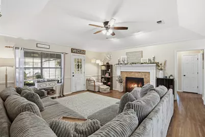 1602 Hyde Park Boulevard, Cleburne, TX 76033 - Photo 4