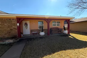 1410 Bowie St, Garland, TX 75042 - Photo 2