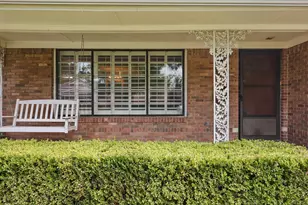 2915 Touraine Dr, Dallas, TX 75211 - Photo 2