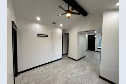 300 Avenue B, Ennis, TX 75119 - Photo 6