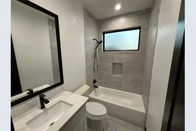 300 Avenue B, Ennis, TX 75119 - Photo 16