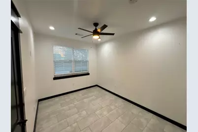 300 Avenue B, Ennis, TX 75119 - Photo 8