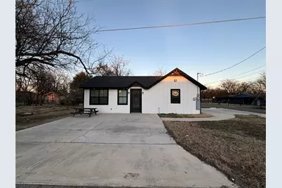 300 Avenue B, Ennis, TX 75119 - Photo 1