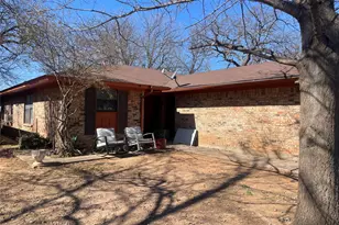 814 Plum St, Graham, TX 76450 - Photo 2