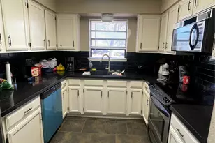 814 Plum St, Graham, TX 76450 - Photo 8