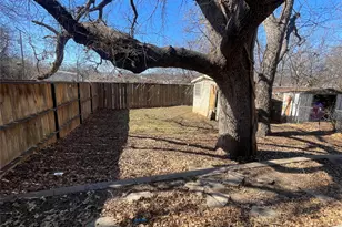 814 Plum St, Graham, TX 76450 - Photo 16