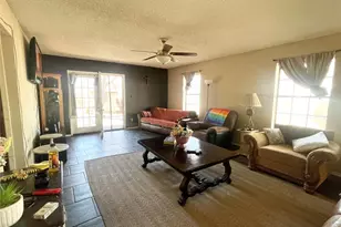 814 Plum St, Graham, TX 76450 - Photo 4