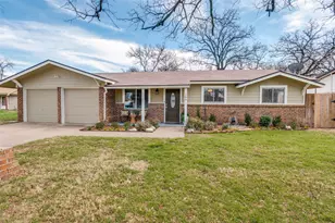 180 Oakhurst Dr, Bedford, TX 76022 - Photo 2