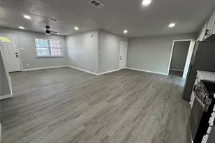 629 E Mission St, Crowley, TX 76036 - Photo 4