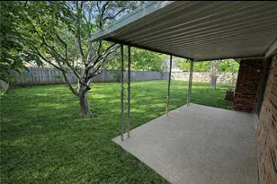 629 E Mission St, Crowley, TX 76036 - Photo 2