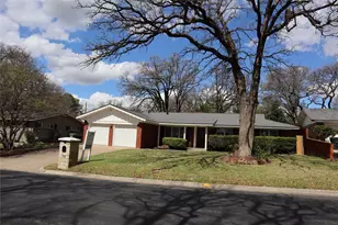 712 Joanna Dr, Hurst, TX 76053 - Photo 1