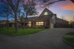 1426 Hidden Oaks Cir, Corinth, TX 76210 - Photo 2