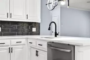 607 Parkhill Dr, Mansfield, TX 76063 - Photo 16