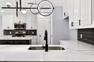 607 Parkhill Dr, Mansfield, TX 76063 - Photo 8