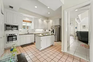 9420 Blue Jay Way, Irving, TX 75063 - Photo 10