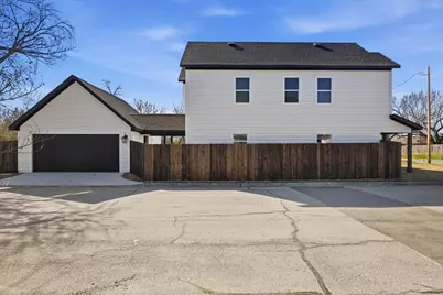 2801 Mount Horum Way, Fort Worth, TX 76105 - Photo 2