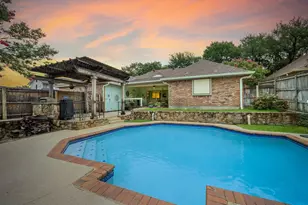 3121 Oakdale Dr, Hurst, TX 76054 - Photo 2