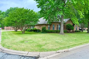 2103 Pecan St, Bonham, TX 75418 - Photo 2
