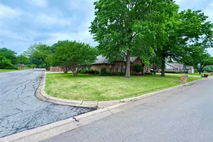 2103 Pecan St, Bonham, TX 75418 - Photo 4