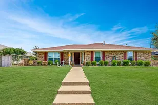 2204 Brighton Ln, Plano, TX 75075 - Photo 2