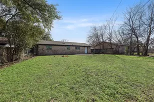318 Boulder Ct, Burleson, TX 76028 - Photo 22