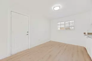 318 Boulder Ct, Burleson, TX 76028 - Photo 6