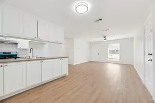 318 Boulder Ct, Burleson, TX 76028 - Photo 8