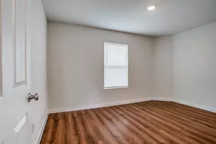 925 Jones St, Greenville, TX 75401 - Photo 10